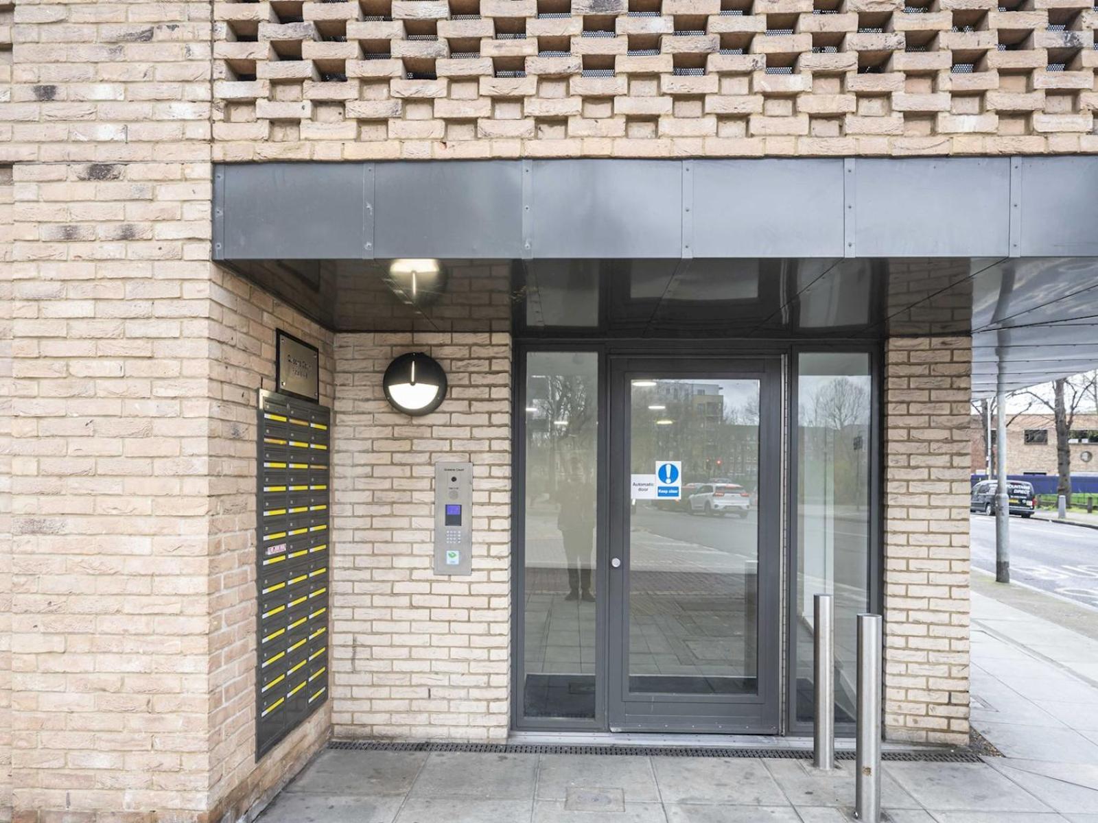 London Apartment Near Tower Bridge And Tube Pass The Keys Екстериор снимка