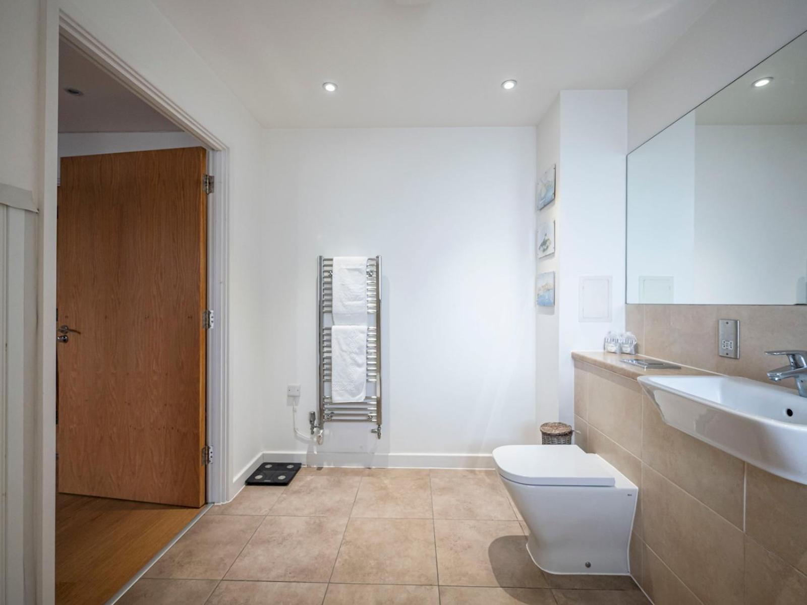 London Apartment Near Tower Bridge And Tube Pass The Keys Екстериор снимка