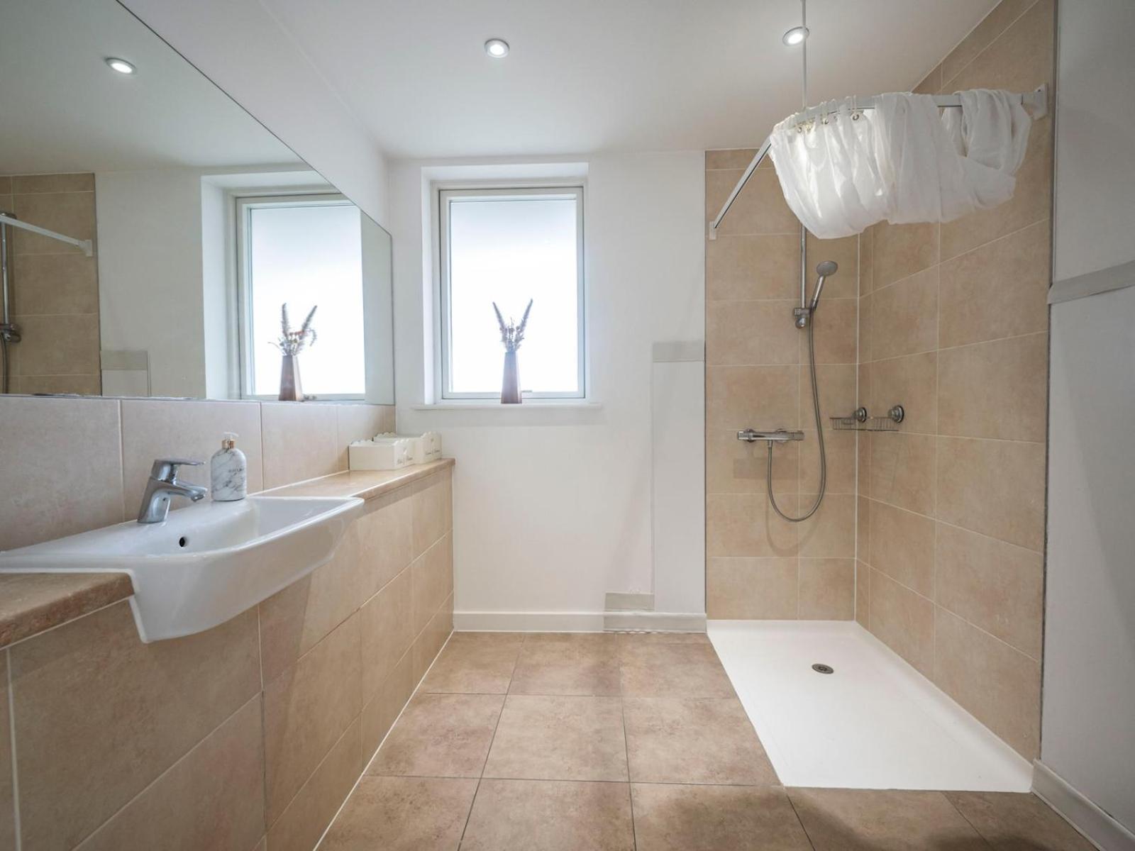 London Apartment Near Tower Bridge And Tube Pass The Keys Екстериор снимка