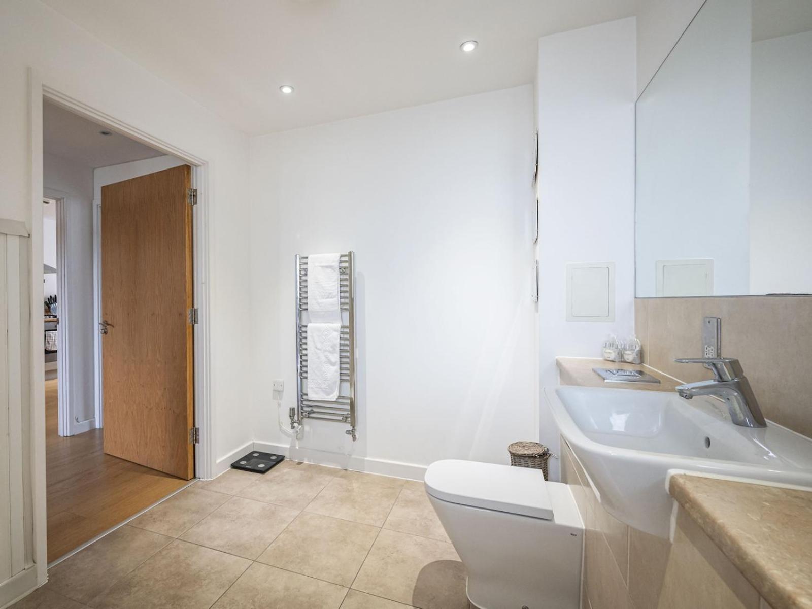 London Apartment Near Tower Bridge And Tube Pass The Keys Екстериор снимка